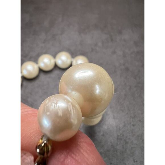 Vntg CAROLEE HAND-KNOTTED FAUX GOLD PEARL NECKLACE Gold Tone CHAIN HEART END - Picture 7 of 12